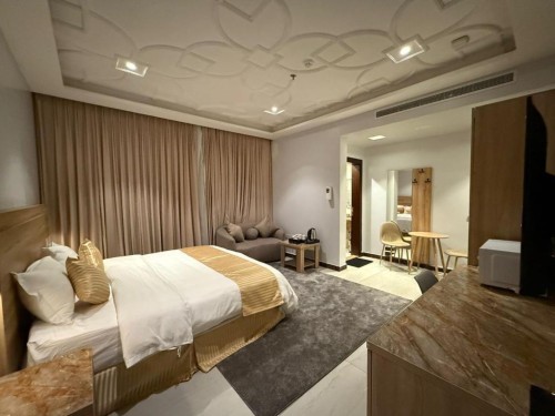 Room with a large double bed